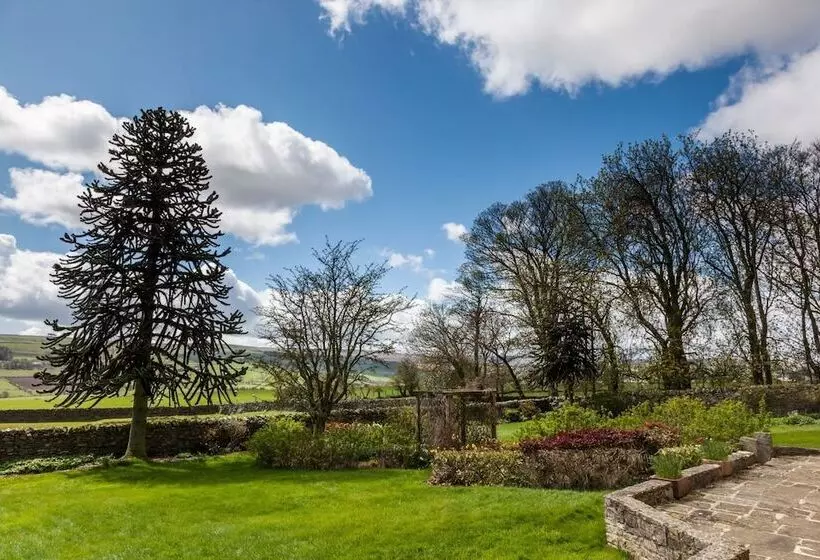 Newlands Hall Farmouse B&b