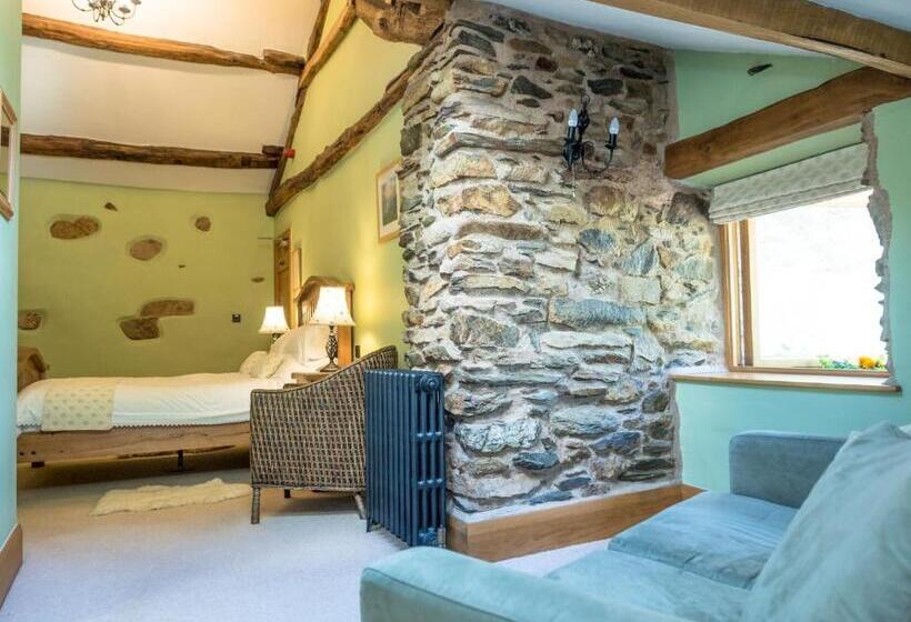 بنسيون The Wayside And Whisky Barn