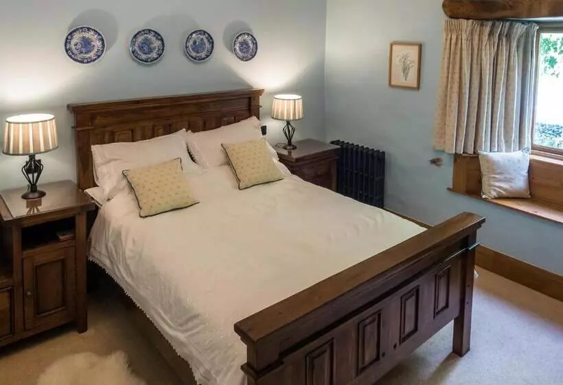 Majatalo The Wayside And Whisky Barn