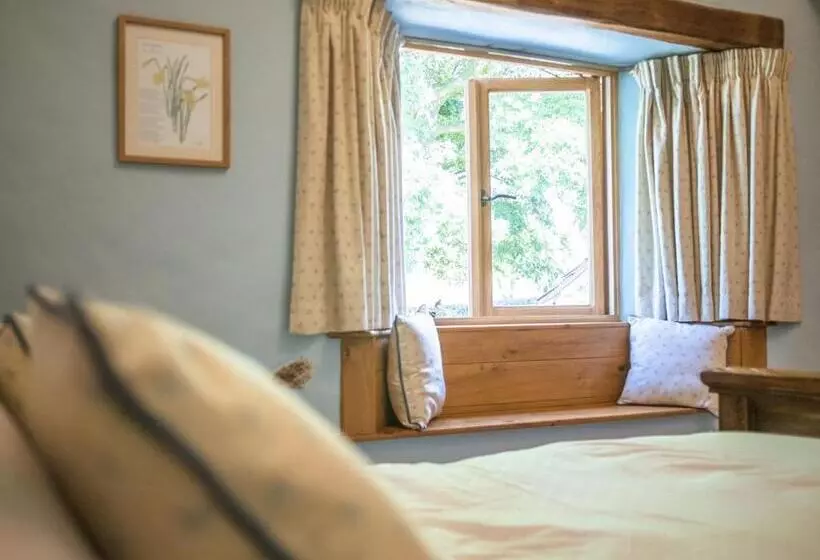 Majatalo The Wayside And Whisky Barn