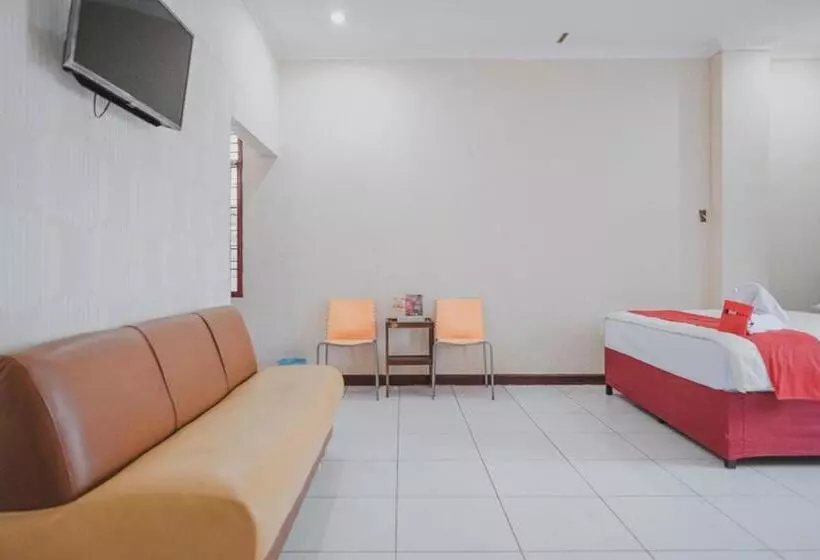 ペンション Reddoorz Plus Near Istana Maimun Medan