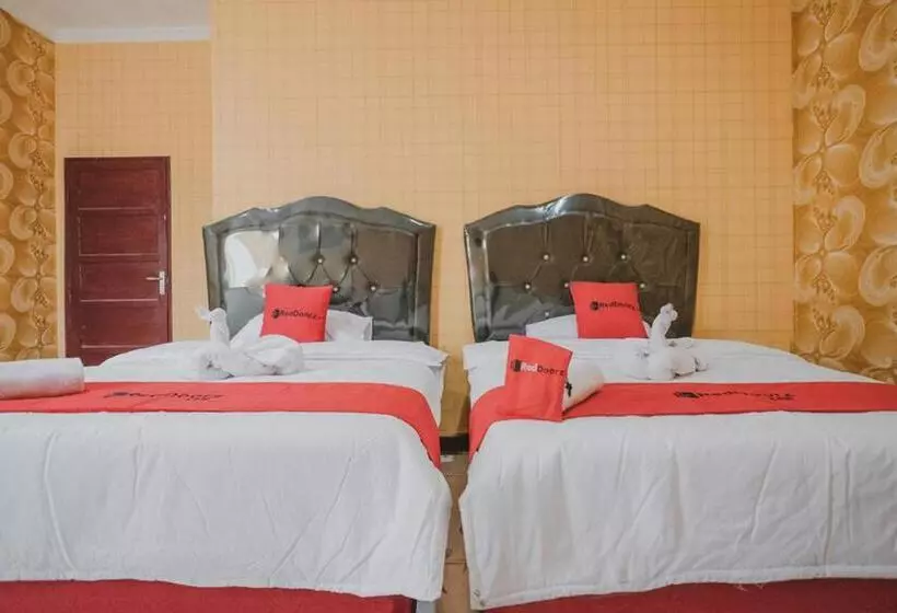 ペンション Reddoorz Plus Near Istana Maimun Medan