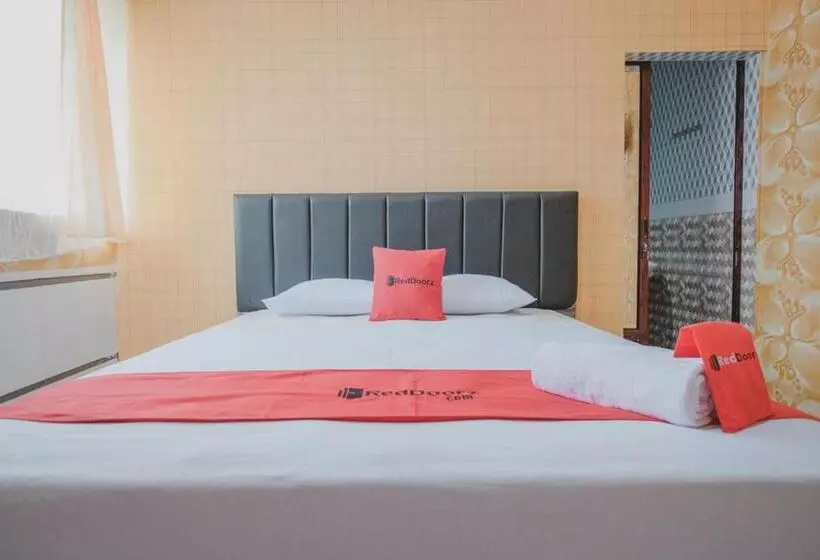 ペンション Reddoorz Plus Near Istana Maimun Medan