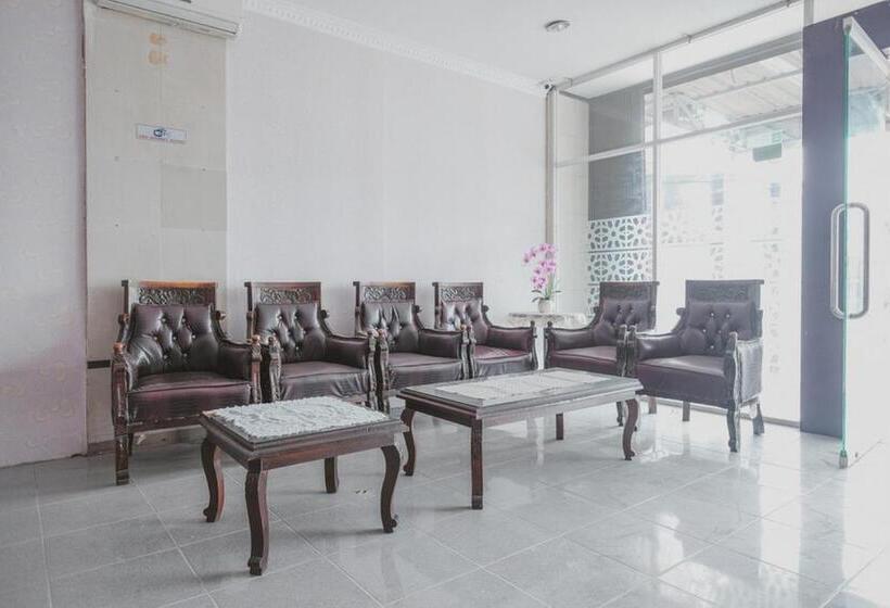 פנסיון Reddoorz Plus Near Istana Maimun Medan