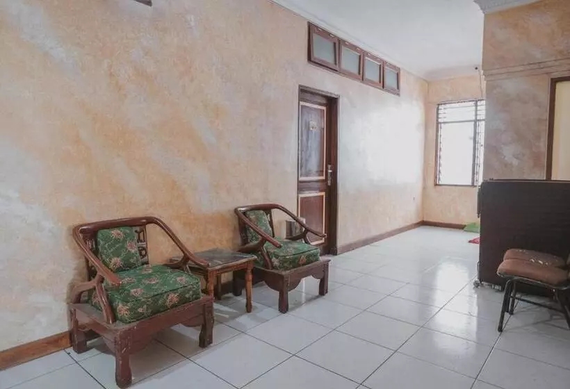 ペンション Reddoorz Plus Near Istana Maimun Medan