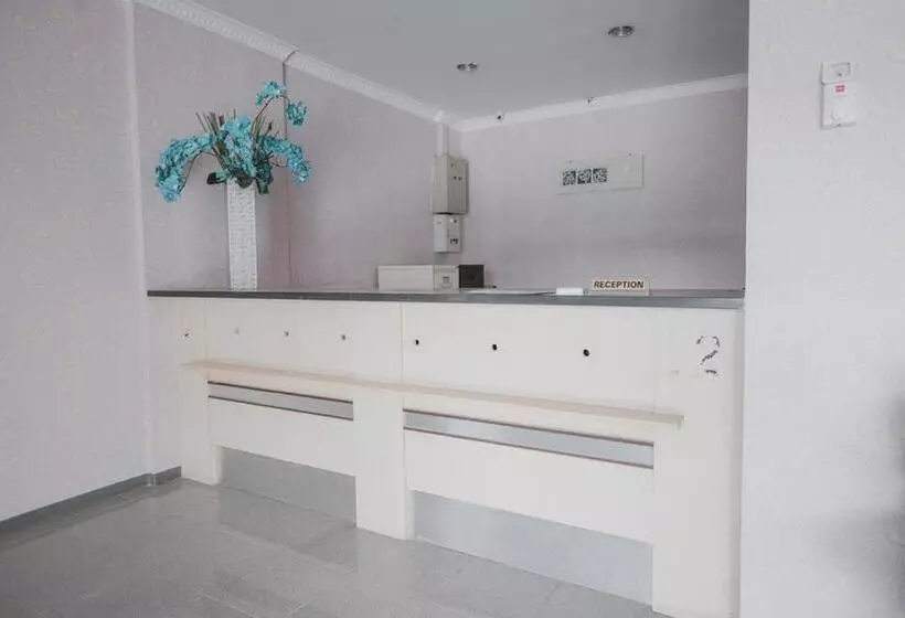 ペンション Reddoorz Plus Near Istana Maimun Medan