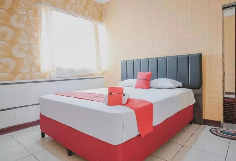 ペンション Reddoorz Plus Near Istana Maimun Medan