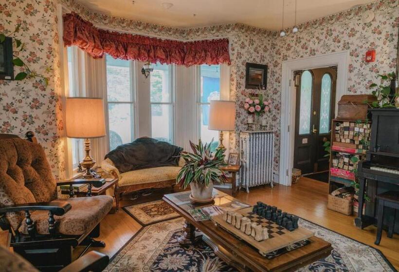 민박 The Greenfield Inn