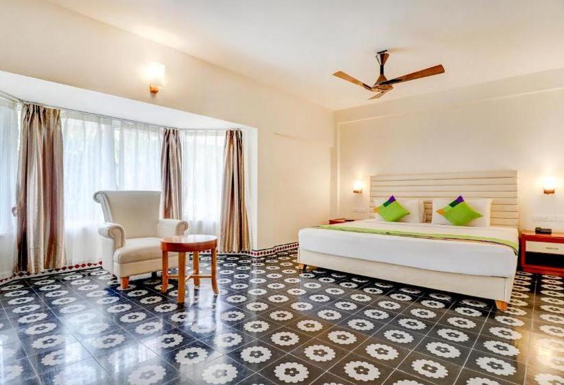 Отель Treebo Trend Palmyra Grand Suites