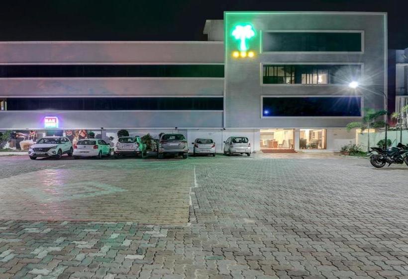 Отель Treebo Trend Palmyra Grand Suites