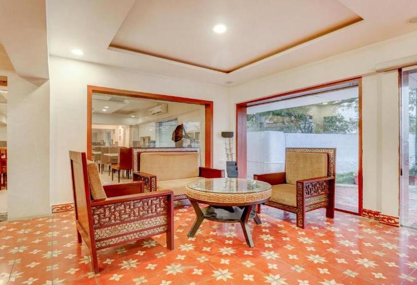 Отель Treebo Trend Palmyra Grand Suites