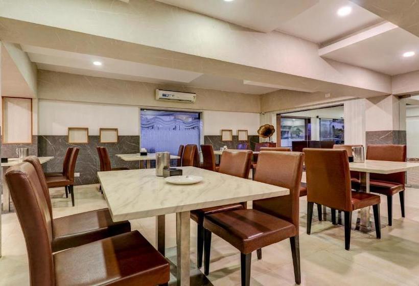 Отель Treebo Trend Palmyra Grand Suites