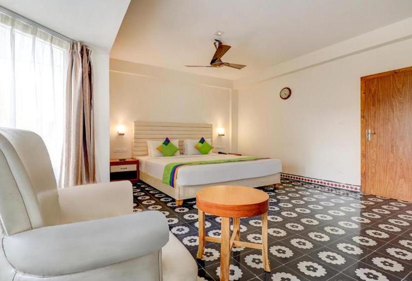Отель Treebo Trend Palmyra Grand Suites