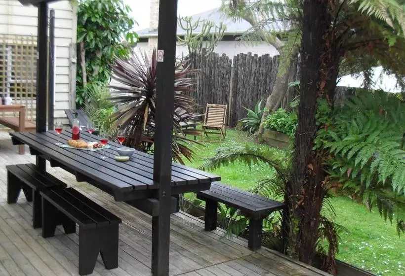 Lady Bowen Bed & Breakfast