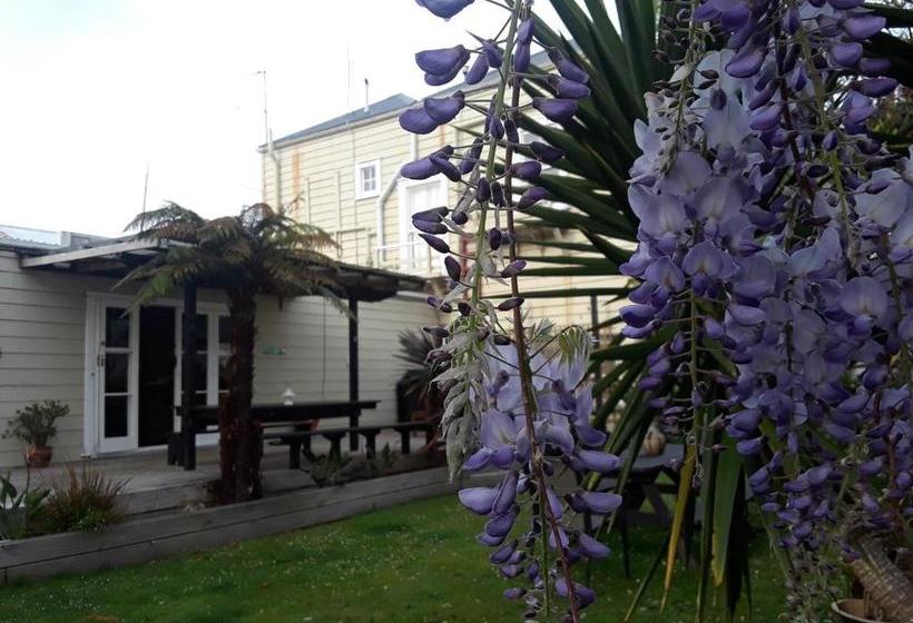 Lady Bowen Bed & Breakfast