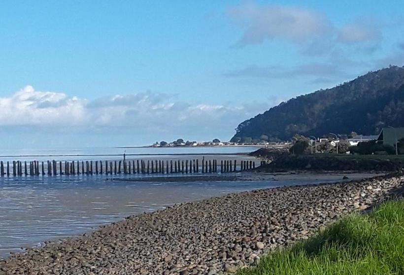 Lady Bowen Bed & Breakfast