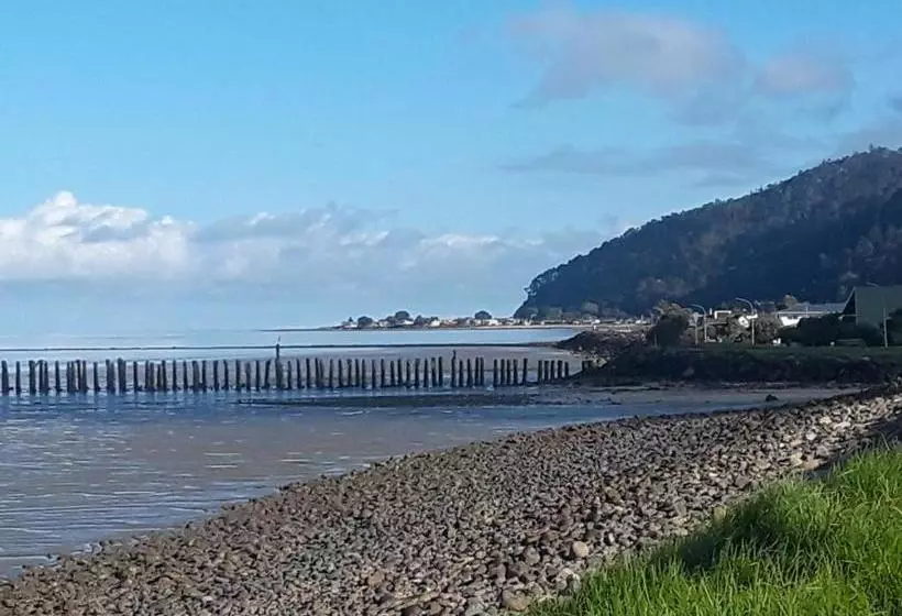 Lady Bowen Bed & Breakfast