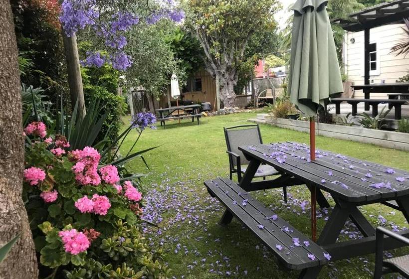 Lady Bowen Bed & Breakfast