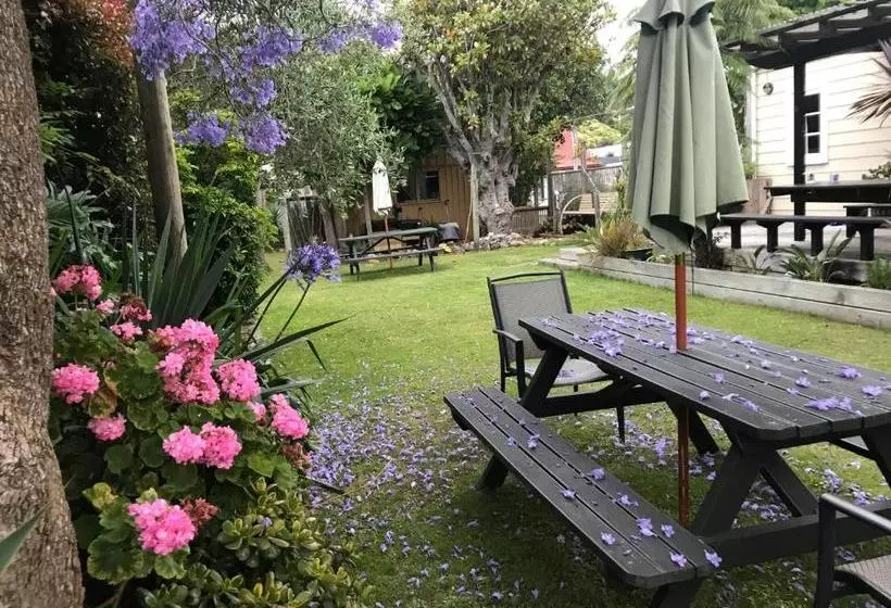 Lady Bowen Bed & Breakfast