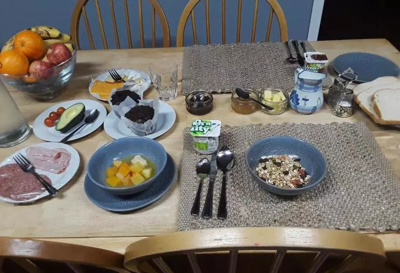 Lady Bowen Bed & Breakfast