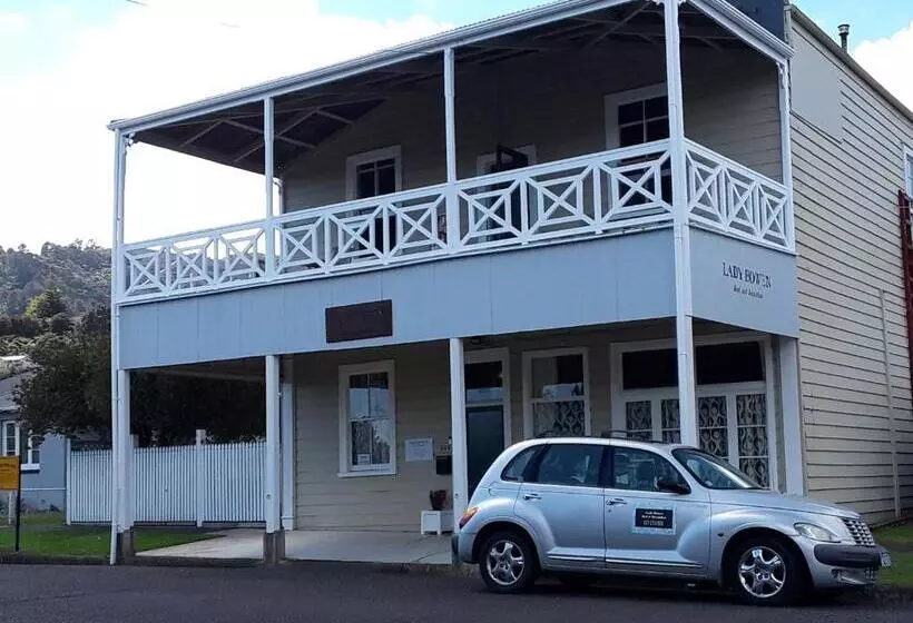 Lady Bowen Bed & Breakfast