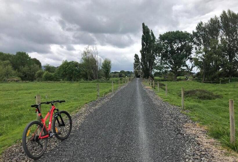 Lady Bowen Bed & Breakfast