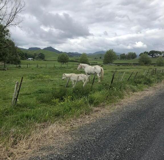 Lady Bowen Bed & Breakfast