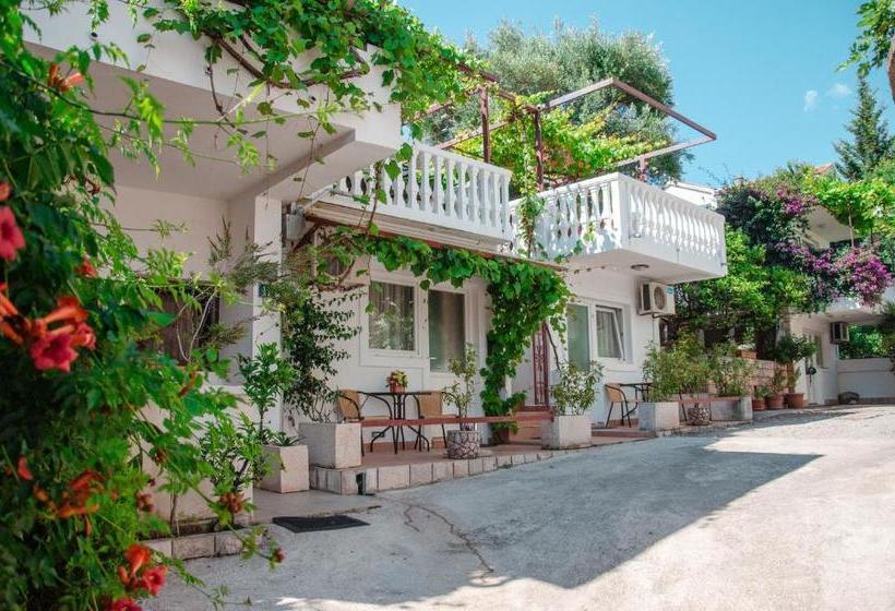 پانسیون Mediterranean Retreat Becici