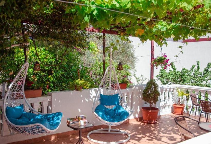 پانسیون Mediterranean Retreat Becici