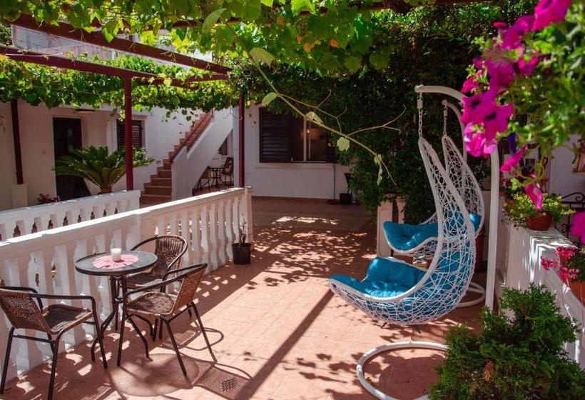 پانسیون Mediterranean Retreat Becici