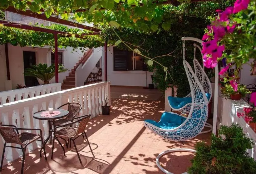 پانسیون Mediterranean Retreat Becici
