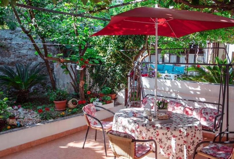 پانسیون Mediterranean Retreat Becici