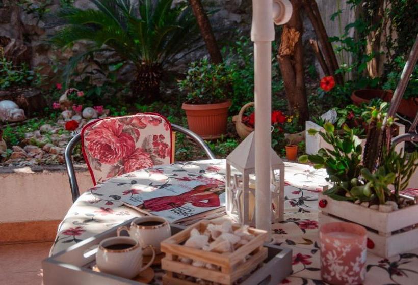 پانسیون Mediterranean Retreat Becici