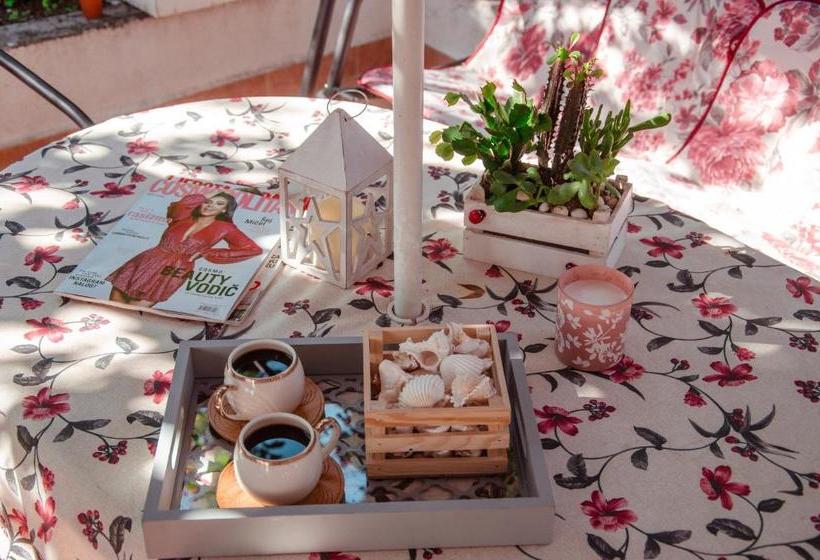 پانسیون Mediterranean Retreat Becici