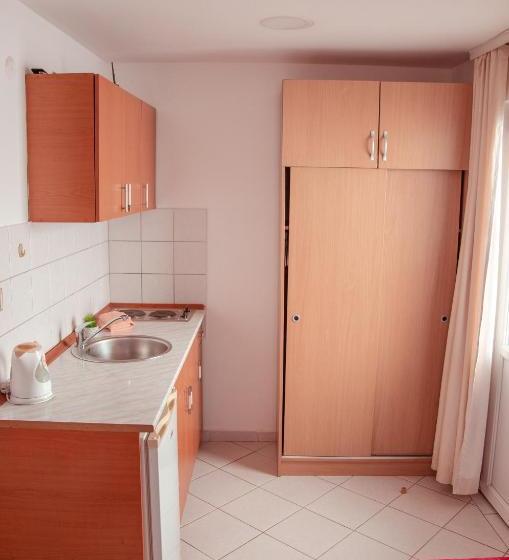 پانسیون Mediterranean Retreat Becici