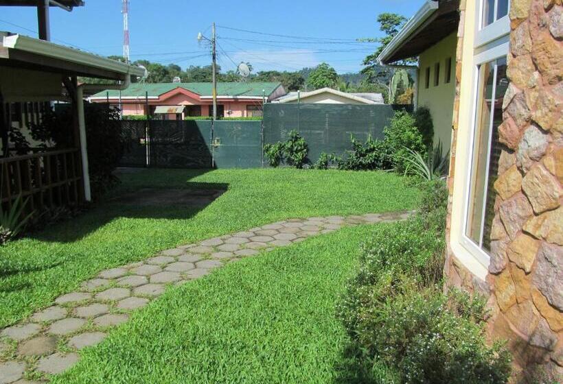 ユースホステル Marfi Inn