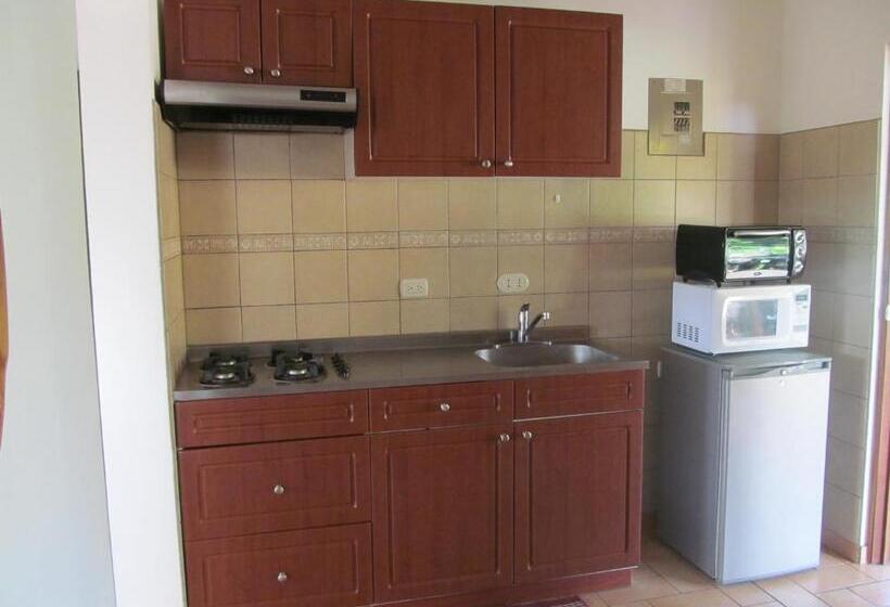 ユースホステル Marfi Inn