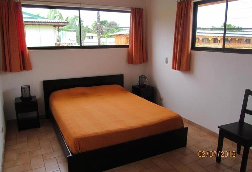 ユースホステル Marfi Inn