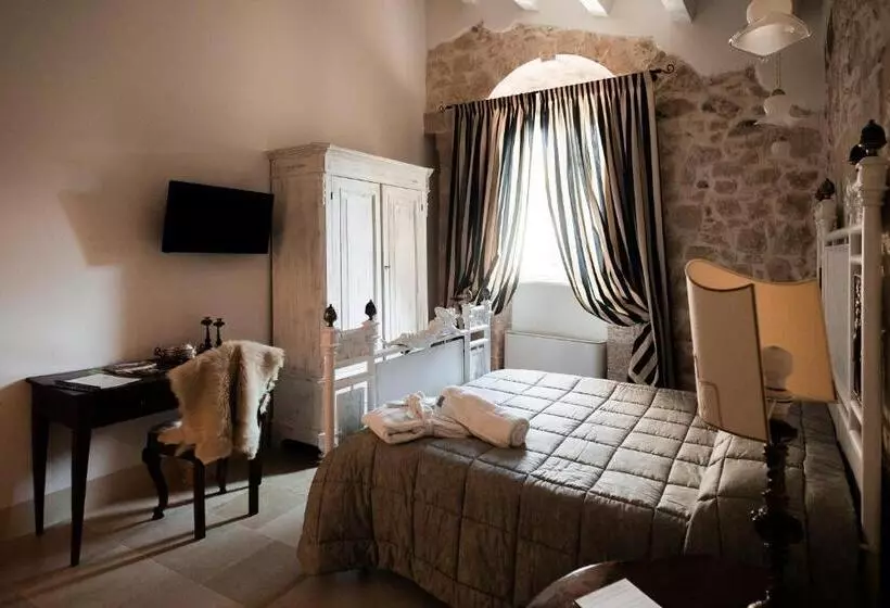 Aamiaismajoitus (B&B) Dimora Di Catullo   Ospitalità Di Charme