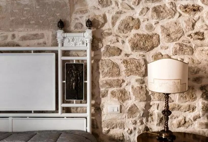 Aamiaismajoitus (B&B) Dimora Di Catullo   Ospitalità Di Charme