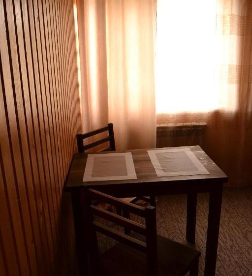 פנסיון Faina House