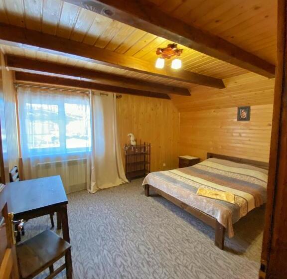 פנסיון Faina House