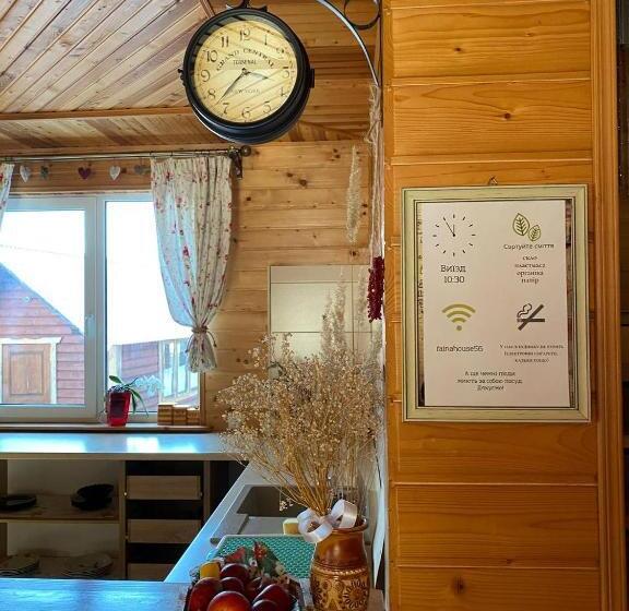 פנסיון Faina House