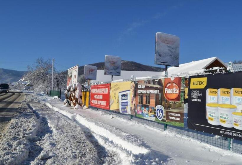 פנסיון Faina House