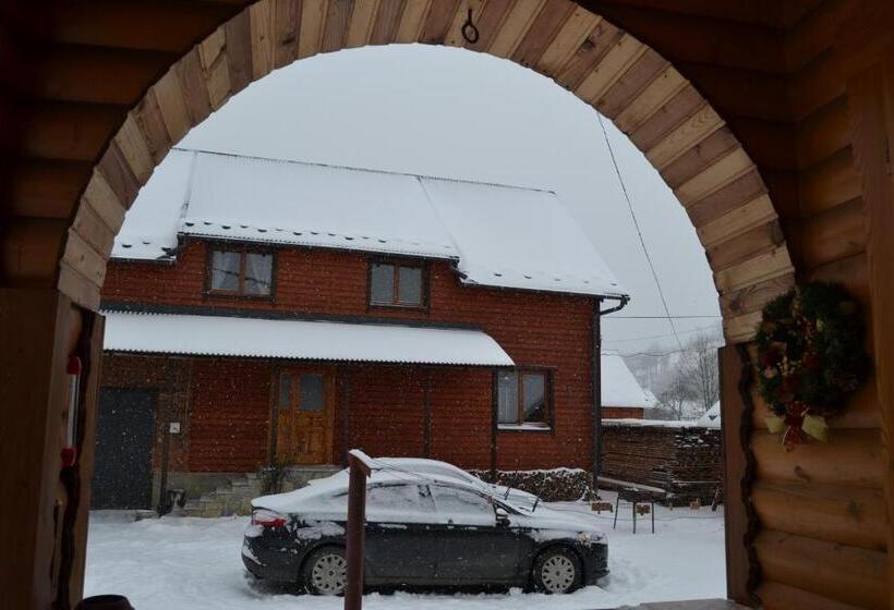 פנסיון Faina House