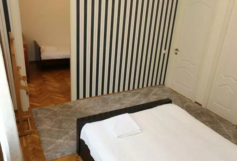 پانسیون Guest House Pirosmani 60