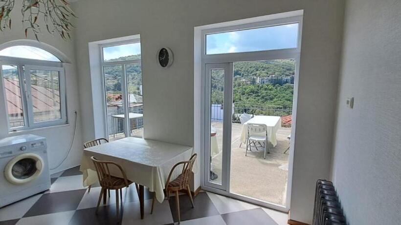 پانسیون Guest House Pirosmani 60