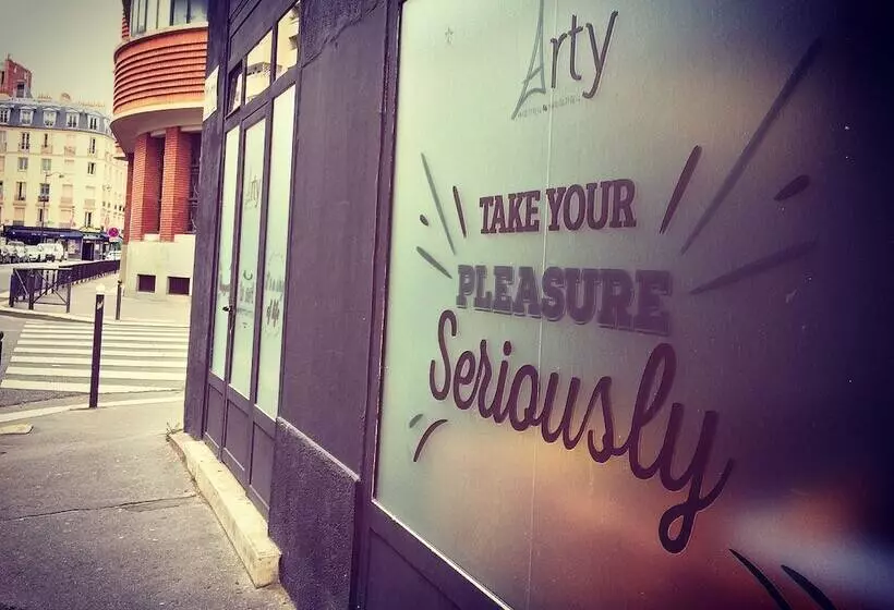 ユースホステル Arty Paris Porte De Versailles By River