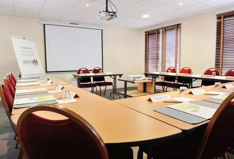 호텔 Campanile Clermont Ferrand ~ Aubière