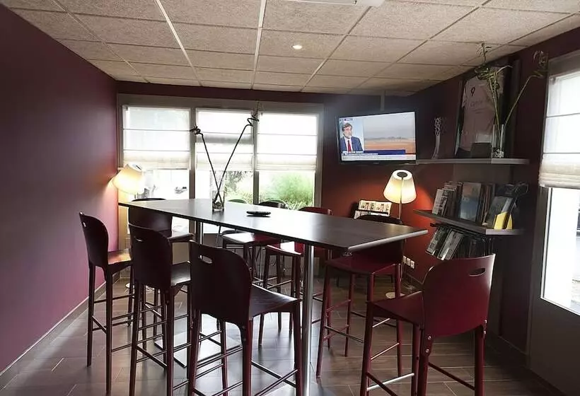 호텔 Campanile Clermont Ferrand ~ Aubière